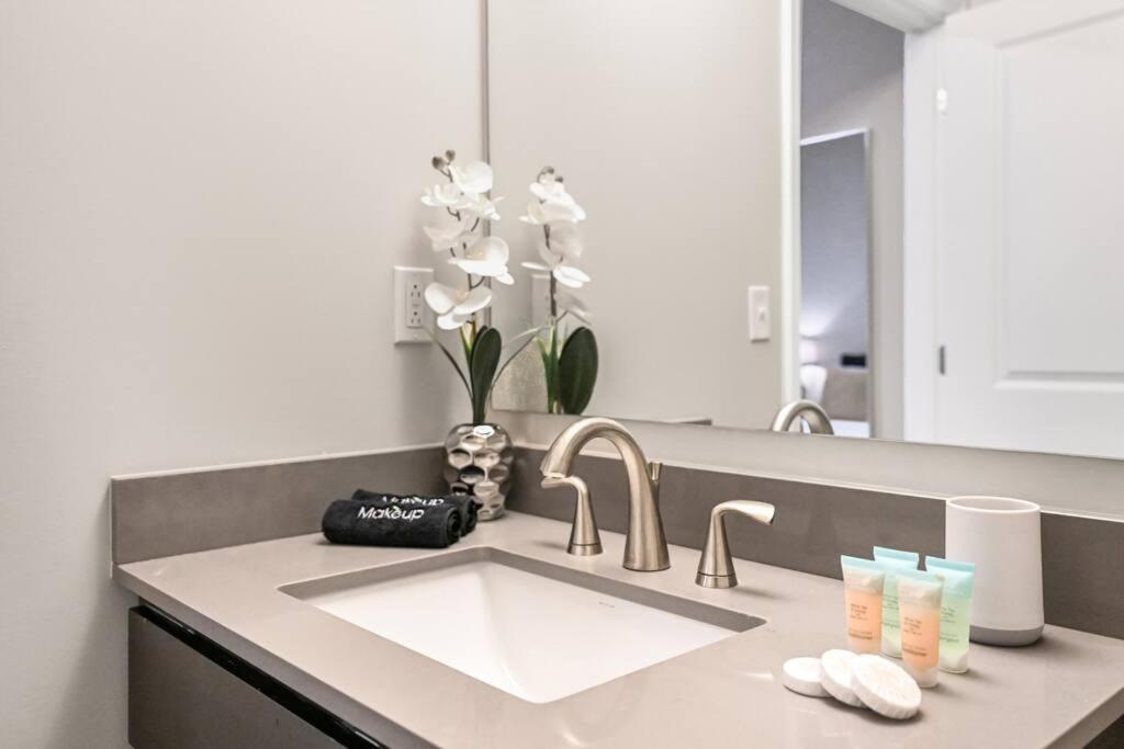 2Br Unit In The Heart Of Dt On Playhouse Square, With Pool And Gym Access-1106 Apartment Cleveland Ngoại thất bức ảnh