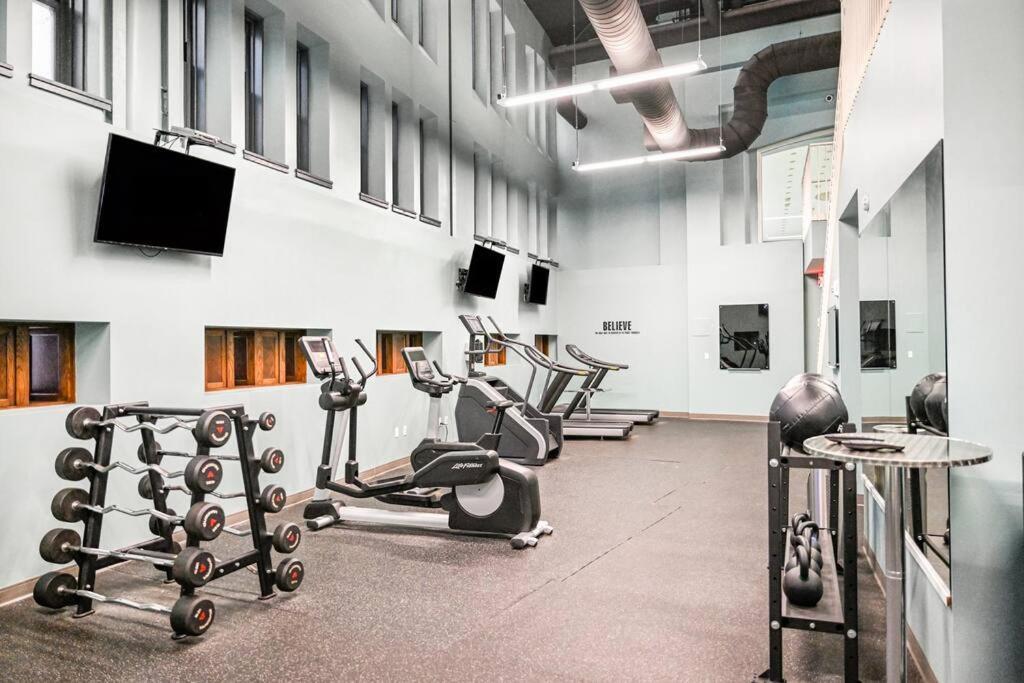 2Br Unit In The Heart Of Dt On Playhouse Square, With Pool And Gym Access-1106 Apartment Cleveland Ngoại thất bức ảnh
