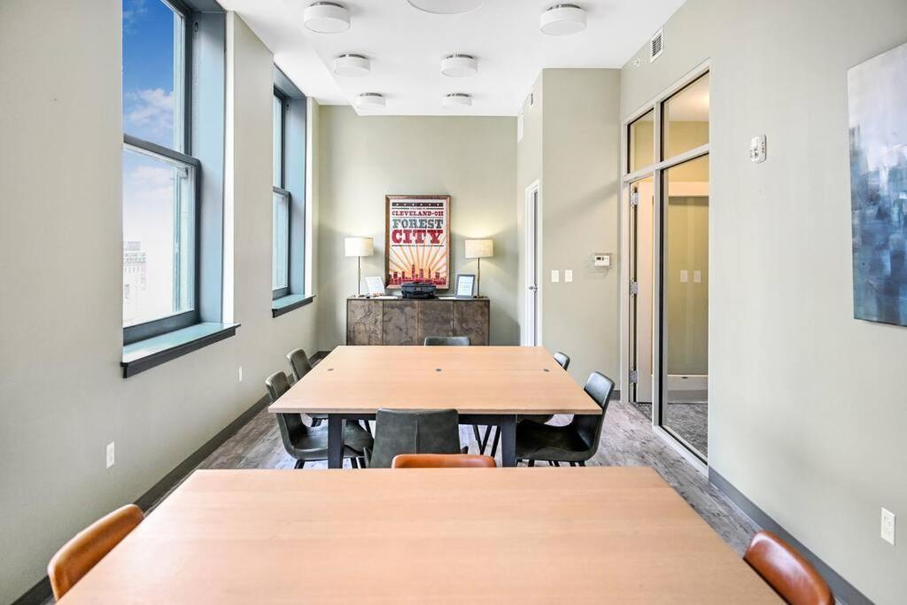 2Br Unit In The Heart Of Dt On Playhouse Square, With Pool And Gym Access-1106 Apartment Cleveland Ngoại thất bức ảnh